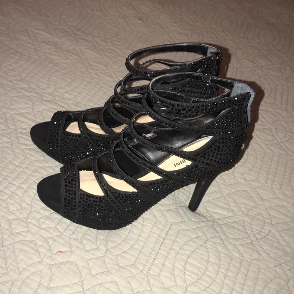 Gianni Bini strappy heels w/all black rhinestones